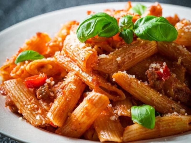 Krämig pasta med färsk svamp och soltorkade tomater