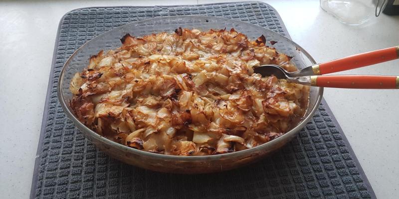 Krämig kålpudding med grädde och kalvfond