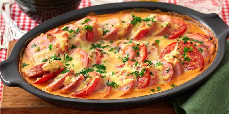 Korvgratäng med tomat och paprika