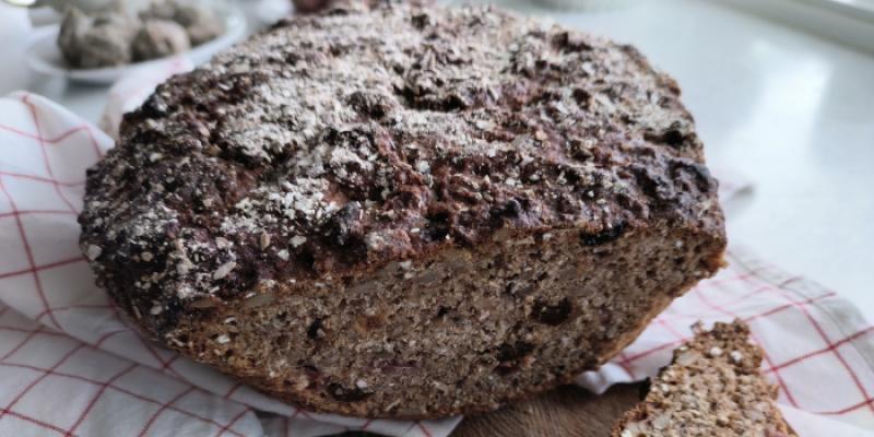 Filmjölkslimpa med chiafrön och lingon