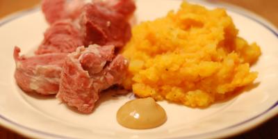 Fläsklägg med rotmos i krock pot